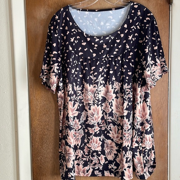 NWOT Sz 2XL Plus Top Comfortable Pull Over Head Feminine Pattern - Picture 1 of 5
